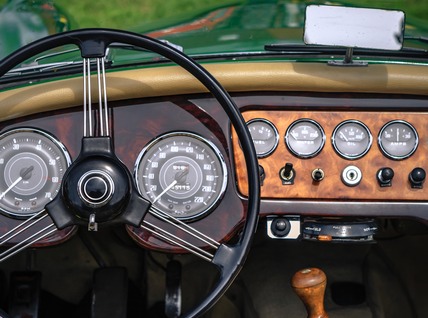 Molded veneers during the restoration of a vintage car with a Columbus vacuum press