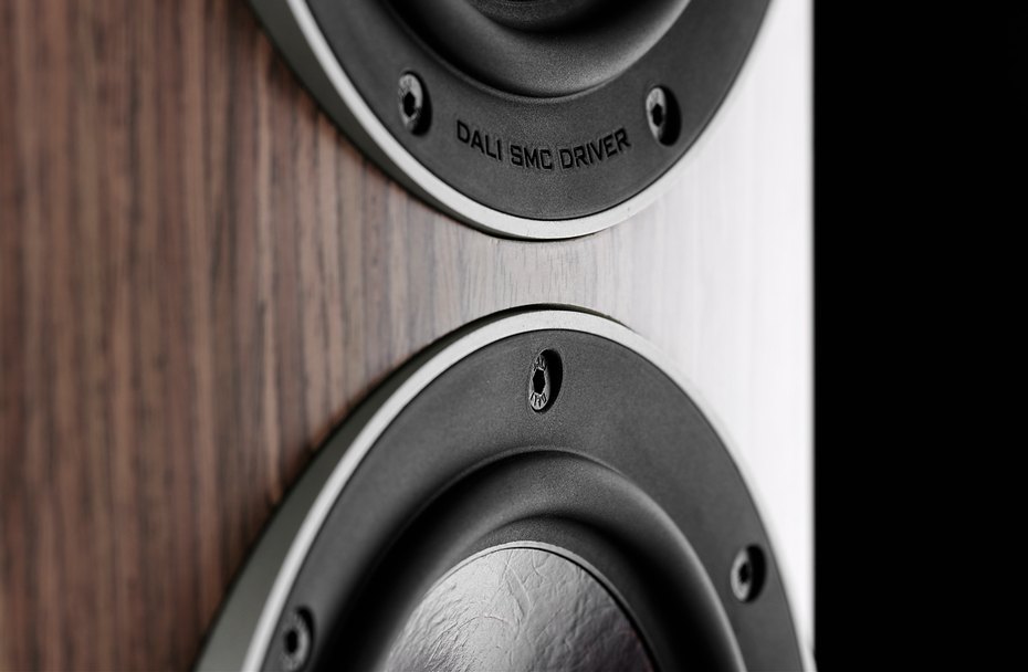 DALI loudspeaker shortens production time with a vacuum press